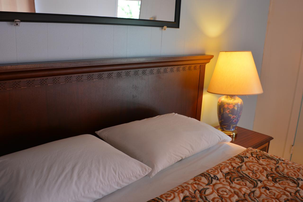 Motel Chez Nous Laval Ngoại thất bức ảnh
